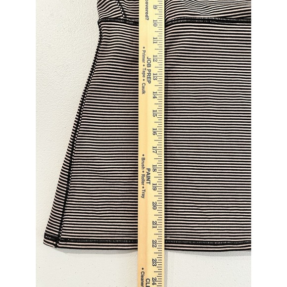 Lululemon Get Fit Keyhole Tank w/Shelf Bra Size 6 Black White Striped Coral Trim - Picture 7 of 7